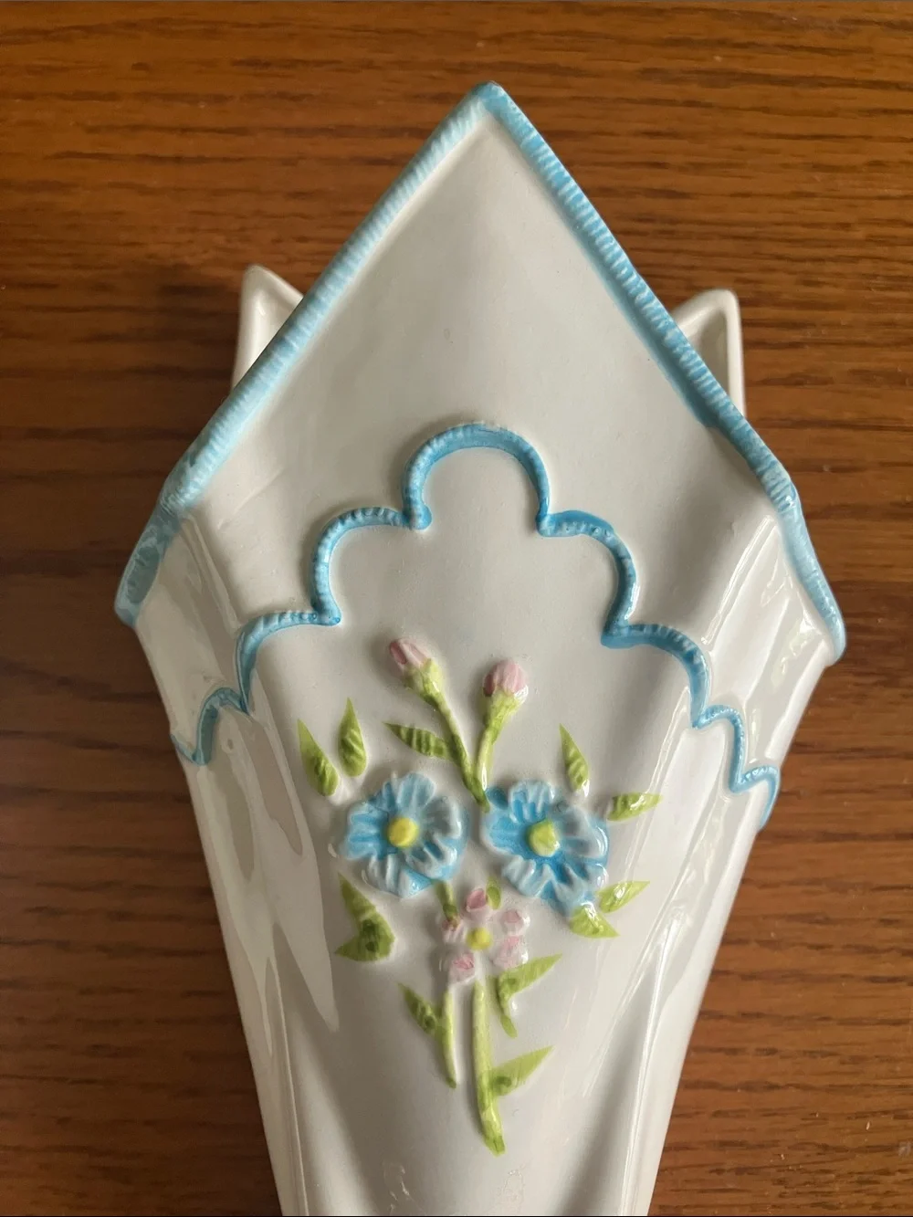 Cottagecore vintage set 2 wall pocket floral vases handkerchief look EUC